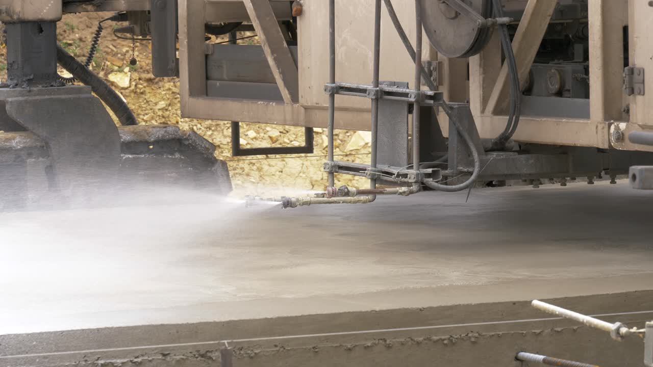 콘크리트 도로의 완전 기계화 건설