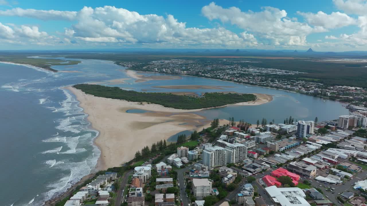 bribie isla reyes playa sol costa drone aéreo verano otoño otoño invierno australia australian aussie impresionantes hermosas calles de arena edificios coches queensland caloundra círculo movimiento derecho