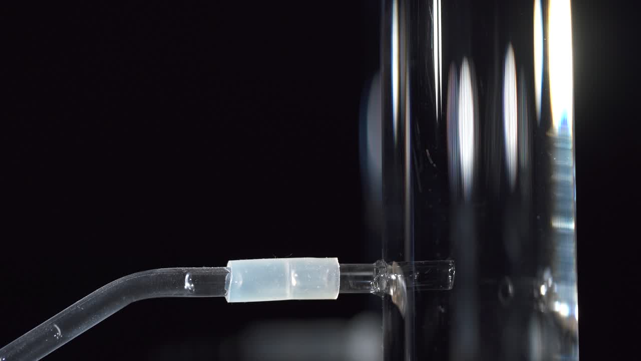 탱크에 들어가는 기포