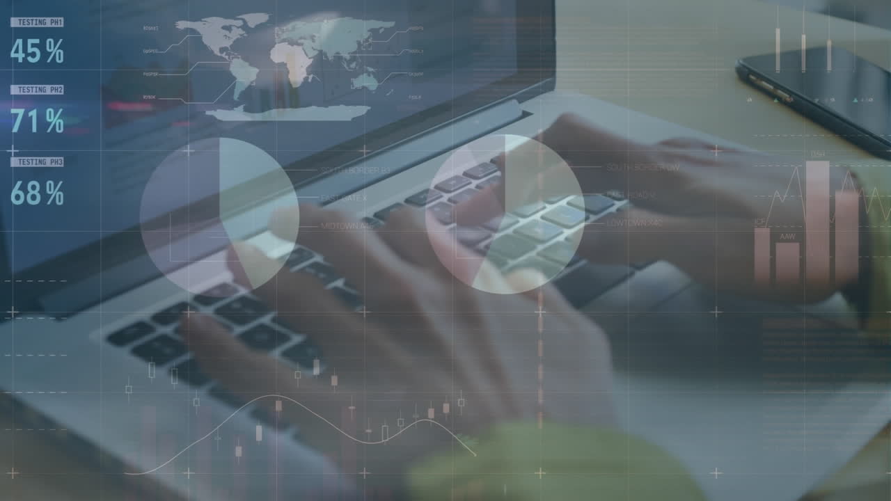 animación de la interfaz infográfica sobre las manos recortadas de un hombre caucásico trabajando en una computadora portátil