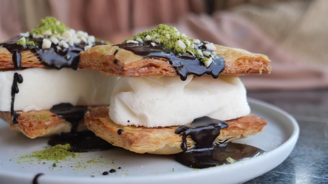 맛있는 터키 아이스크림 샌드위치와 초콜릿
