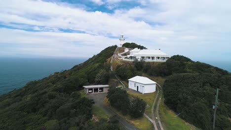 Aerial-shot-of-a-lighthouse,-slowly-pushing-in