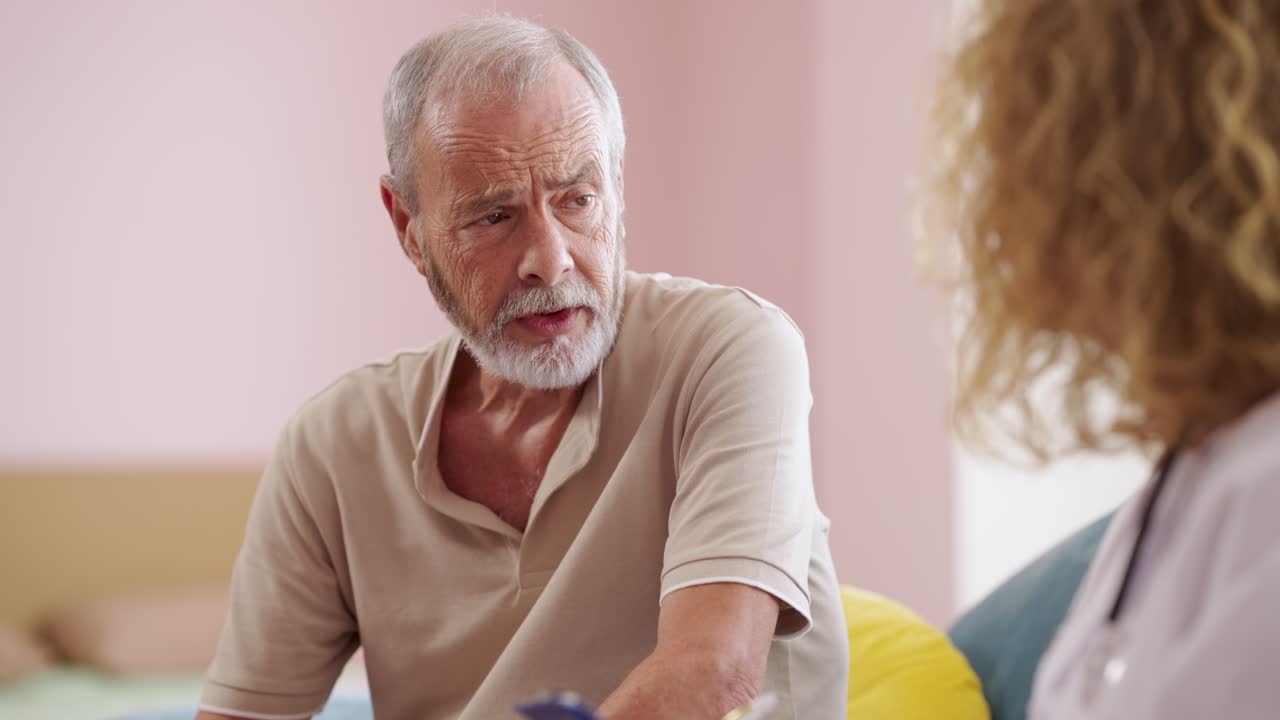 의사 와 상담 하는 고위 인사