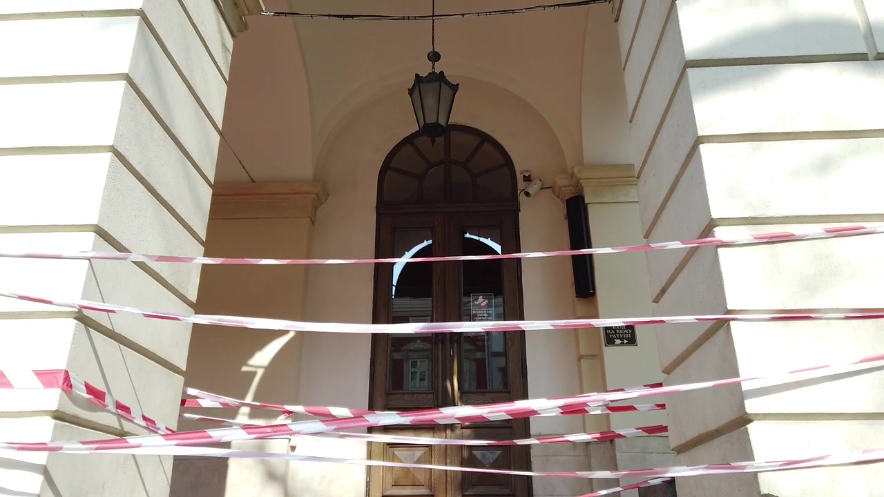 Un ristorante chiuso durante la quarantena e l'epidemia di coronavirus COVID-19