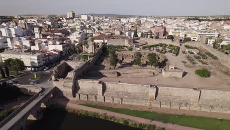 Unesco-heritage-site-Alcazaba-of-Merida,-low-angle,-aerial-orbit
