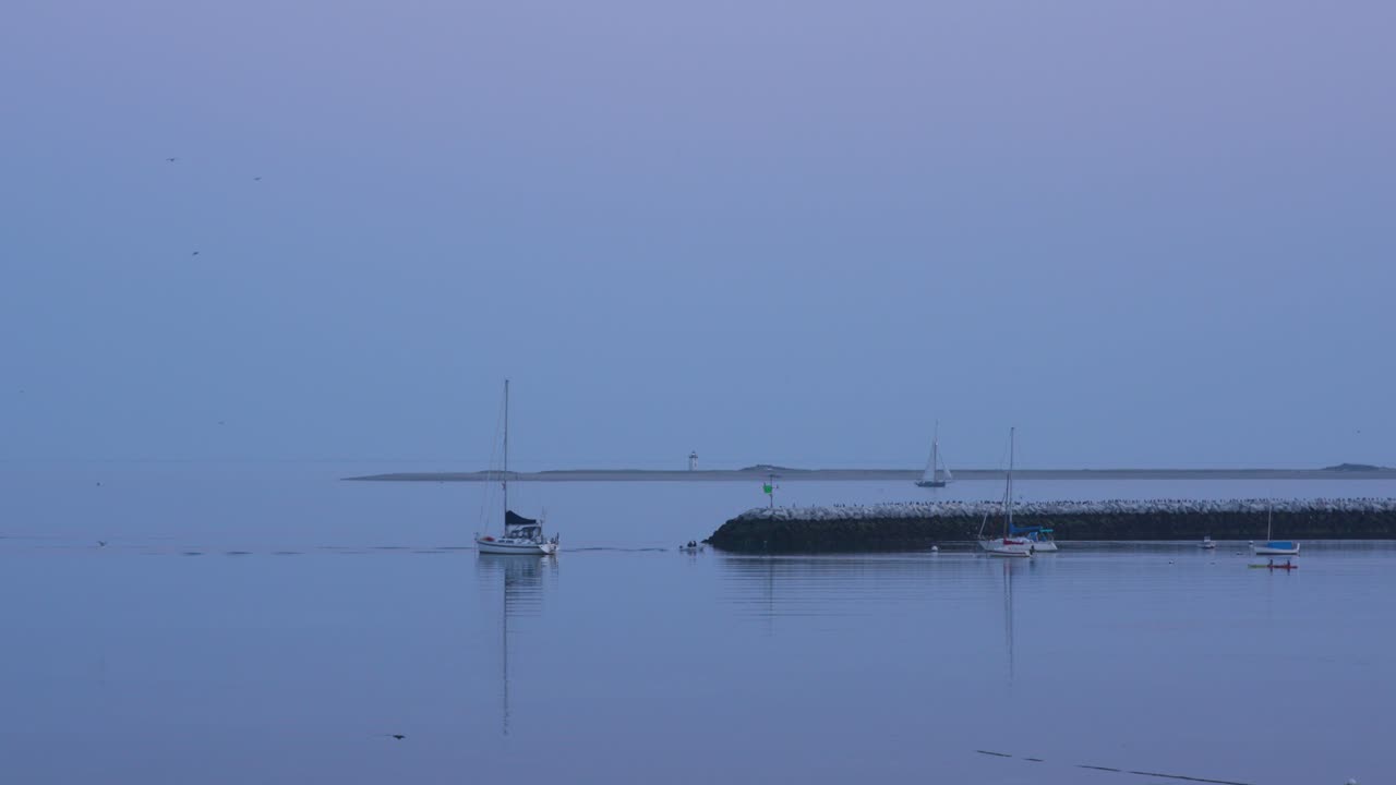 케이프 코드 롱 포인트 등대와 수로의 끝