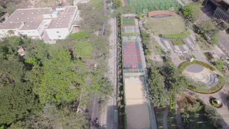 el prestigioso parque tidel, hogar de varias p.o.p.o. y muchas otras empresas importantes del país, está situado a lo largo de la zona.