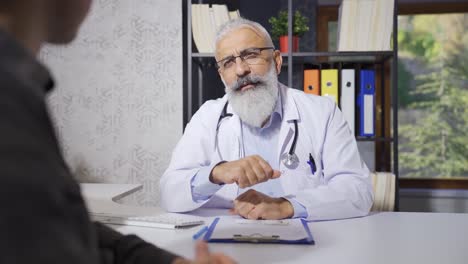 Senior-doctor-informing-his-patient-about-his-illness.