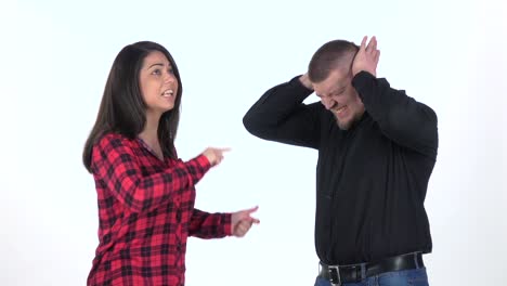 pareja discutiendo