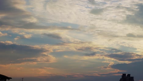 A-colorful-sunset-surfing-clouds,-blue-and-yellow,-orange-sky,-time-lapse,-fast-motion,-4K-video