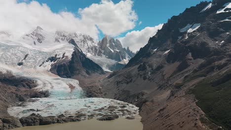 Imágenes-De-Drones-En-Cerro-Torre,-El-Pico-Cerca-Del-Fitz-Roy