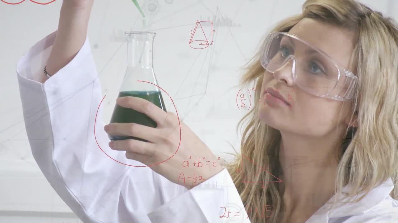 científico que mezcla productos químicos