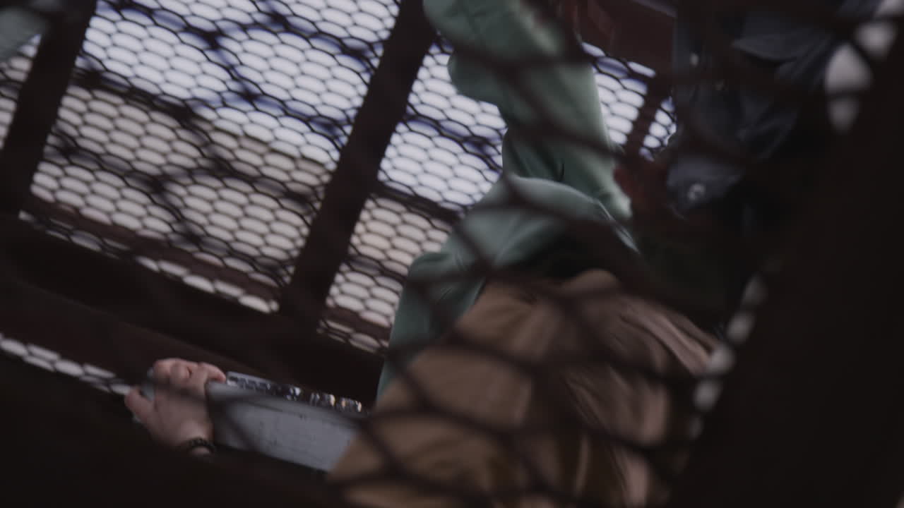 춤추는 사람들의 낮은 시각