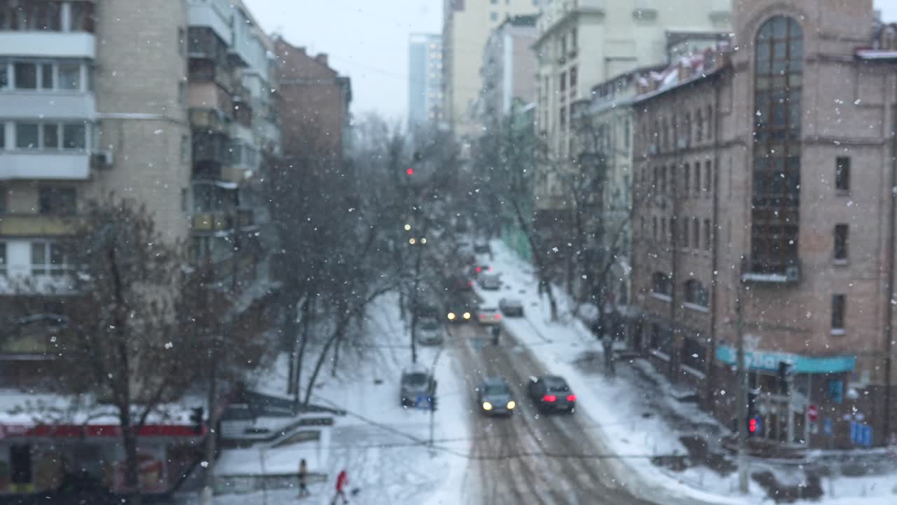 눈 인 도시 거리 풍경