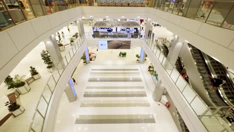 interior moderno de un centro comercial