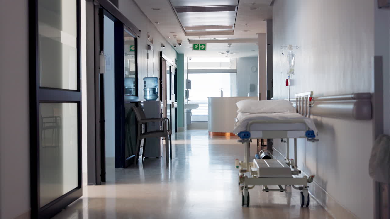 ospedale, corridoio vuoto e assistenza sanitaria