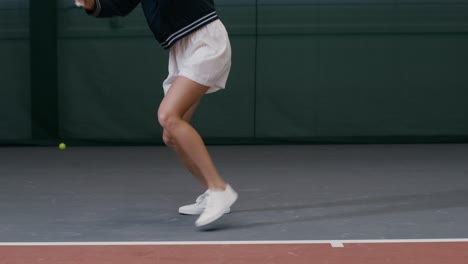 woman playing tennis