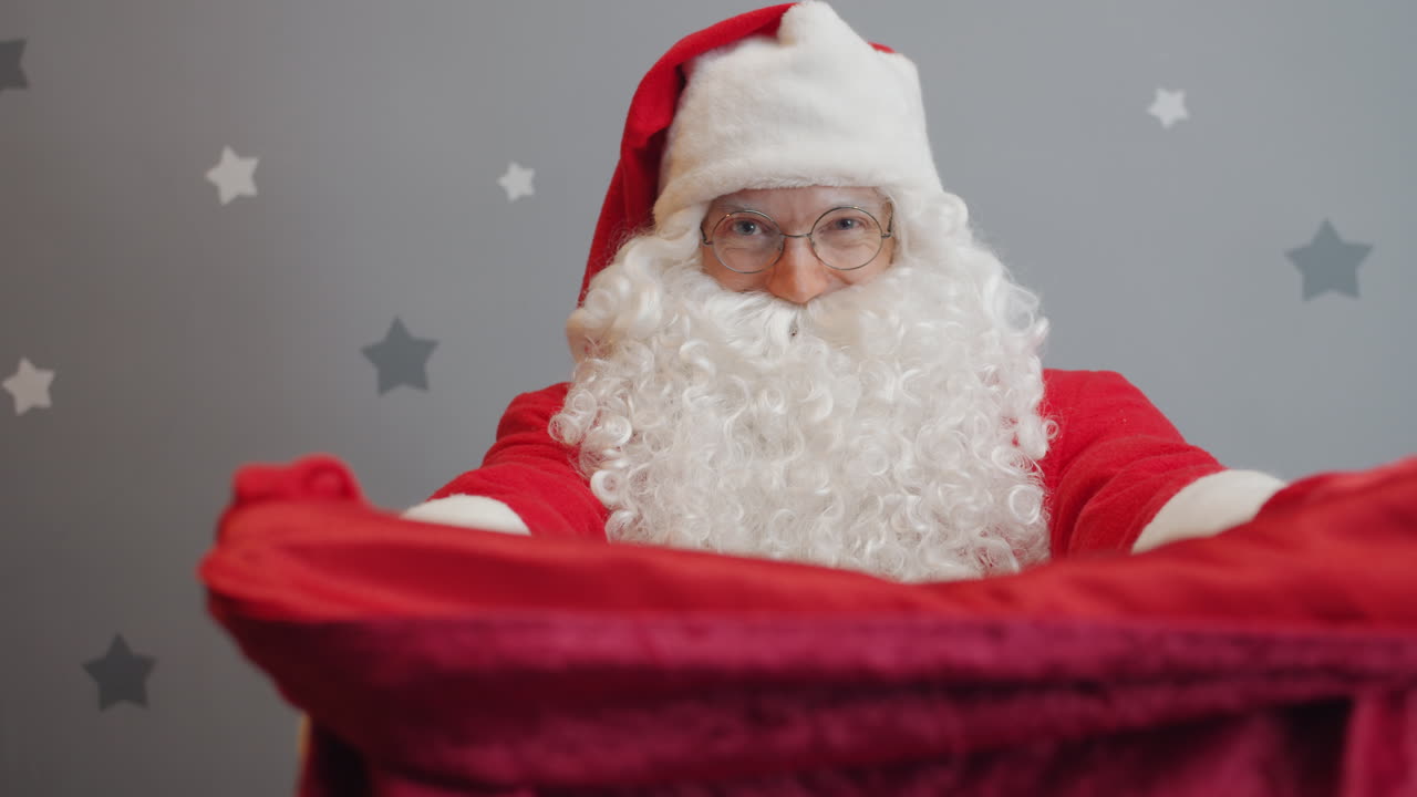 Babbo Natale con borsa da regalo
