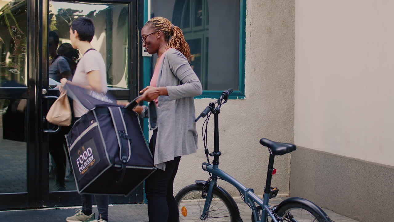 Food delivery with bicycle