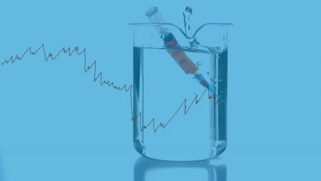 animación del procesamiento de datos sobre el vaso de laboratorio sobre fondo azul.