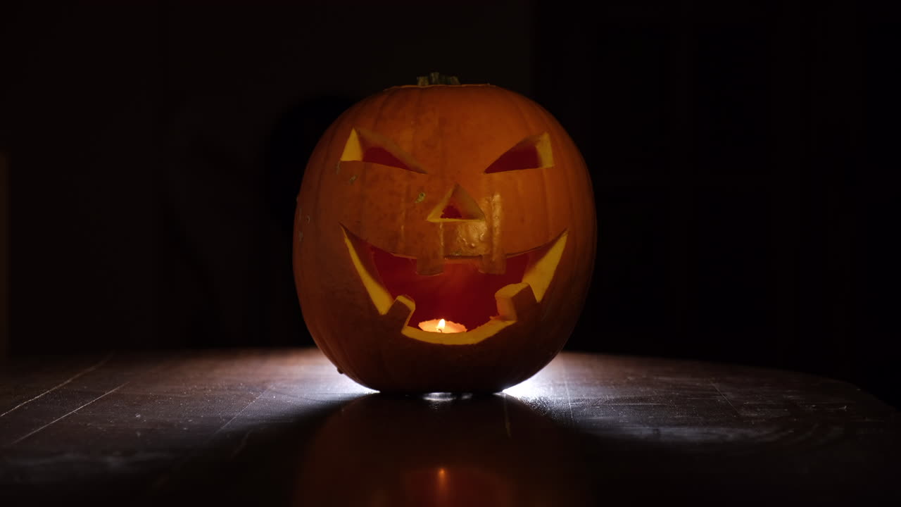 santificante maldad espeluznante calabaza jack 'o linterna brillando en la oscuridad