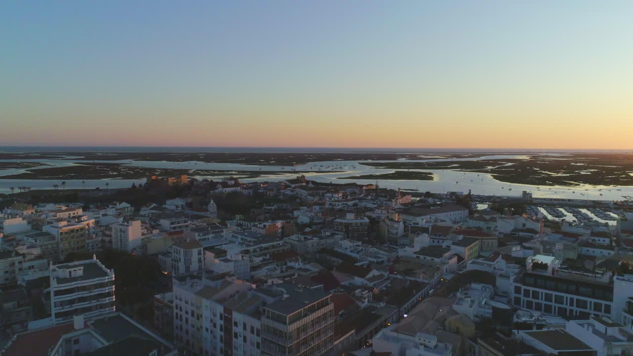 Tramonto sul faro Algarve Portogallo Panorama aereo Golden Hour Paesaggio urbano