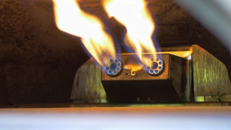 pizza horno gas llamas quemar brillantemente calentamiento