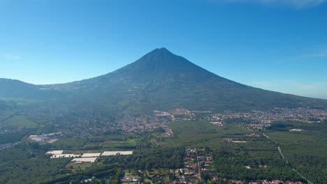 Wasservulkan-In-Der-Nähe-Von-Antigua,-Guatemala.-4k-Drohne