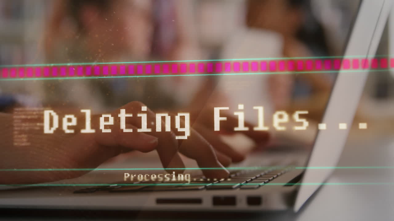 animación del procesamiento de datos sobre una mujer de negocios en la oficina