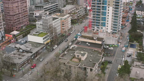vista aérea del denso paisaje urbano del centro de vancouver.