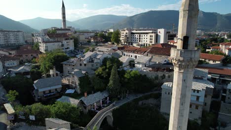 minarete de la mezquita de los balcanes