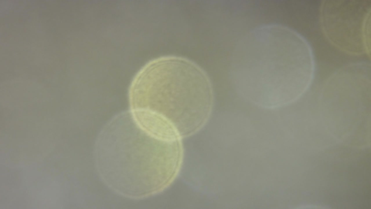 금색, 은색 및 회색 회전 보케 스