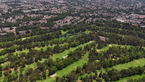 Grünflächen-In-Mexiko-Stadt,-Einschließlich-Golfplätze