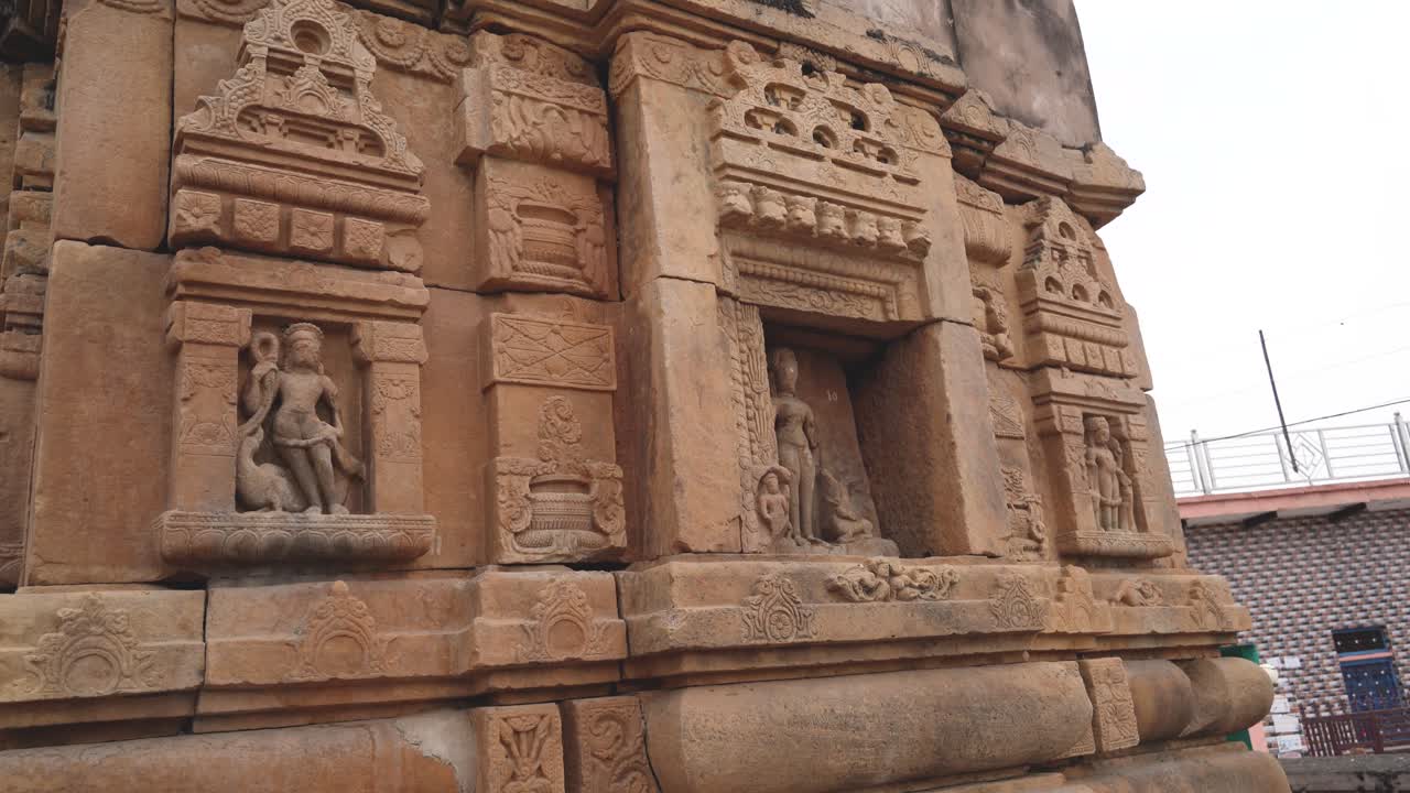pared exterior de un antiguo templo hindú de shiv de la era gurjara pratihara en una aldea de la india central cerca de gohad madhya pradesh