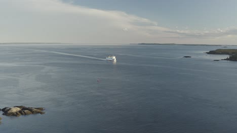 Slow-point-of-interest-of-ferry-coming-toward