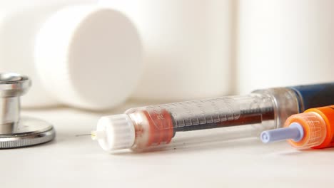 seringa médica e estetoscópio