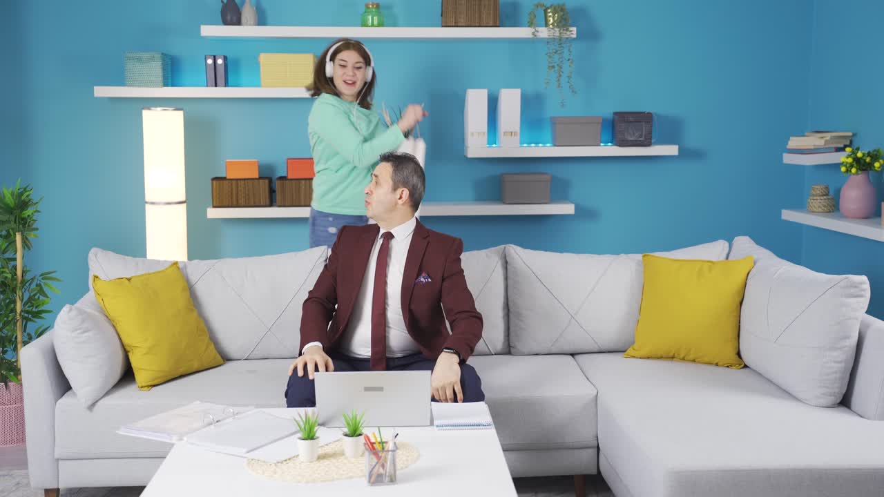 아버지와 어린 딸의 불일치, 문제.