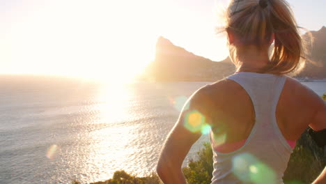 Mujer-Joven-Recuperándose-Después-De-Correr