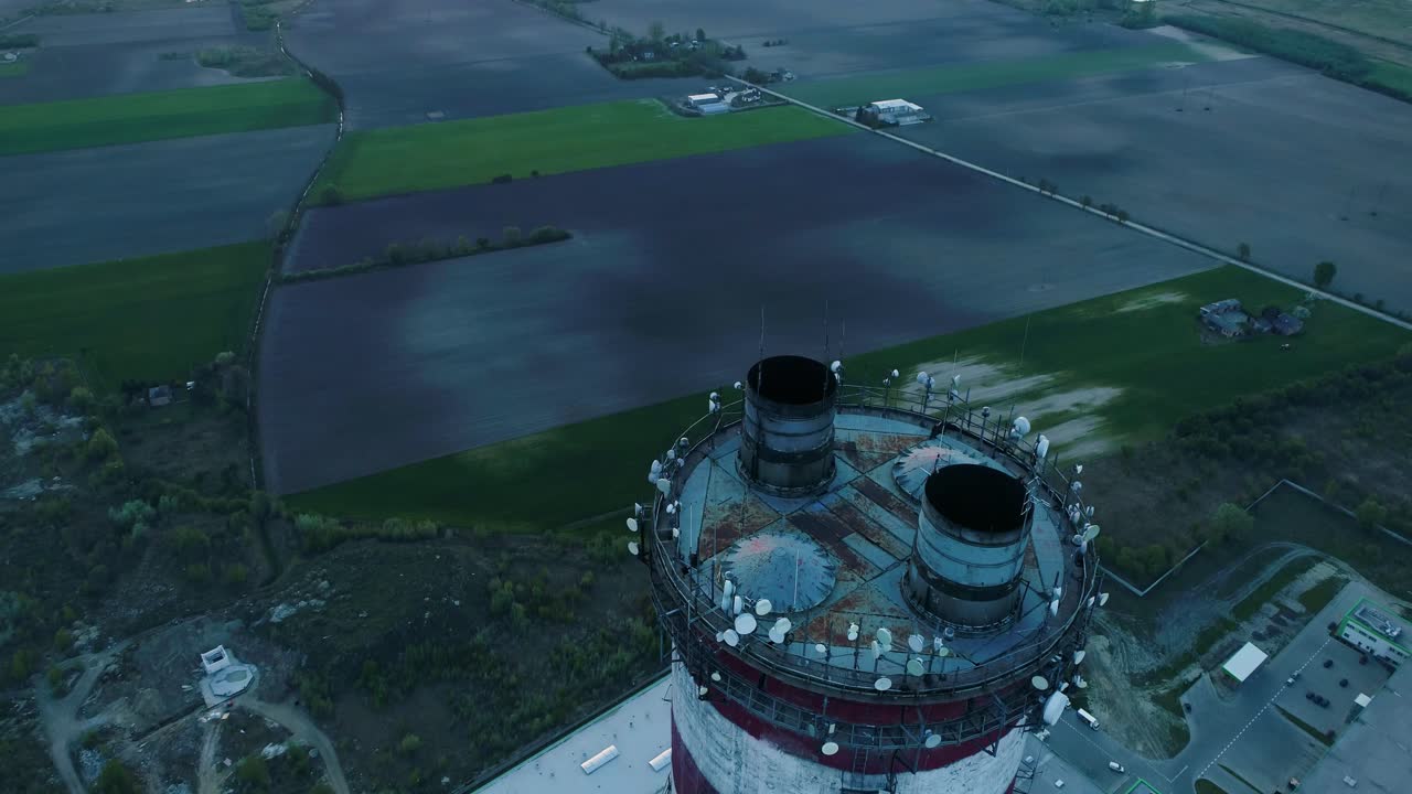 물류 지역 주변 풍경의 조감도, 카메라가 아래쪽으로 이동