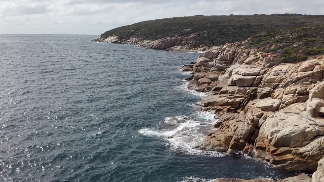 Riprese aeree con drone del litorale di Cheynes Beach e dell'insediamento.