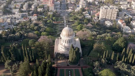 Descending-aerial-shot-of-the-Bahai-Gardens-in-Haifa