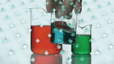 animación de filas de cubos verdes sobre el científico que sostiene un vaso de laboratorio con líquido azul