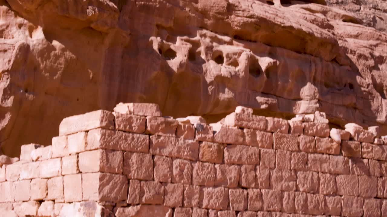 lawrence histórico de las ruinas de la casa de arabia en el remoto desierto de wadi rum, jordania, oriente medio
