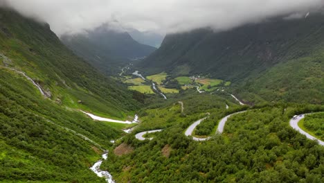 Imágenes-Aéreas-Hermosa-Naturaleza-Noruega.