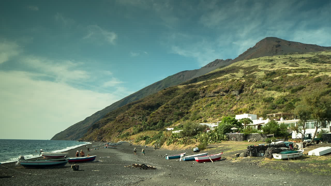 스트롬 볼리 비치 01