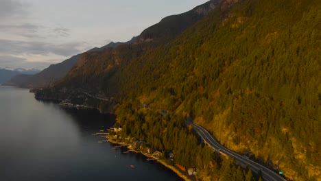 Sea-To-Sky-Hwy-In-Howe-Sound-In-Der-Nähe-Von-Horseshoe-Bay,-West-Vancouver,-Britisch-Kolumbien,-Kanada