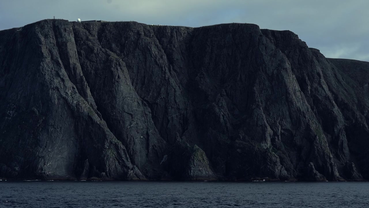 Se den imponerende Nordkapp-klippe i Norge og dens unikke landskab