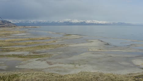 la costa del gran lago salado en utah