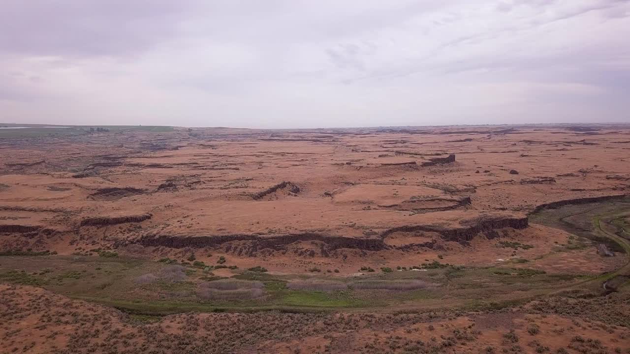 Sobrevuelo: Valle de Crab Creek en los canales de Drumheller en las Scablands del centro de WA