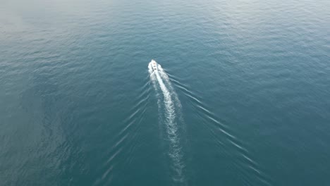 following-the-boat-while-the-drone-is-in-the-air_06